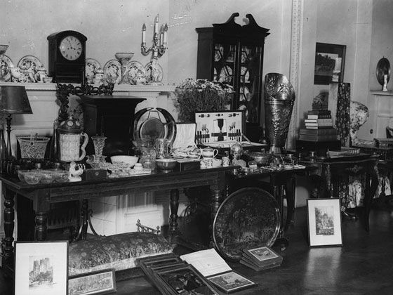Furniture, Room, Black-and-white, Building, History, Monochrome, Table, Antique, Collection, 