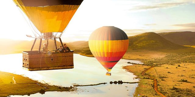 Mode of transport, Hot air ballooning, Yellow, Transport, Atmosphere, Landscape, Balloon, Aerostat, Hot air balloon, Air travel, 
