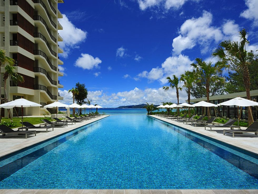 Swimming pool, Resort, Property, Sky, Building, Real estate, Condominium, Vacation, Resort town, Estate, 