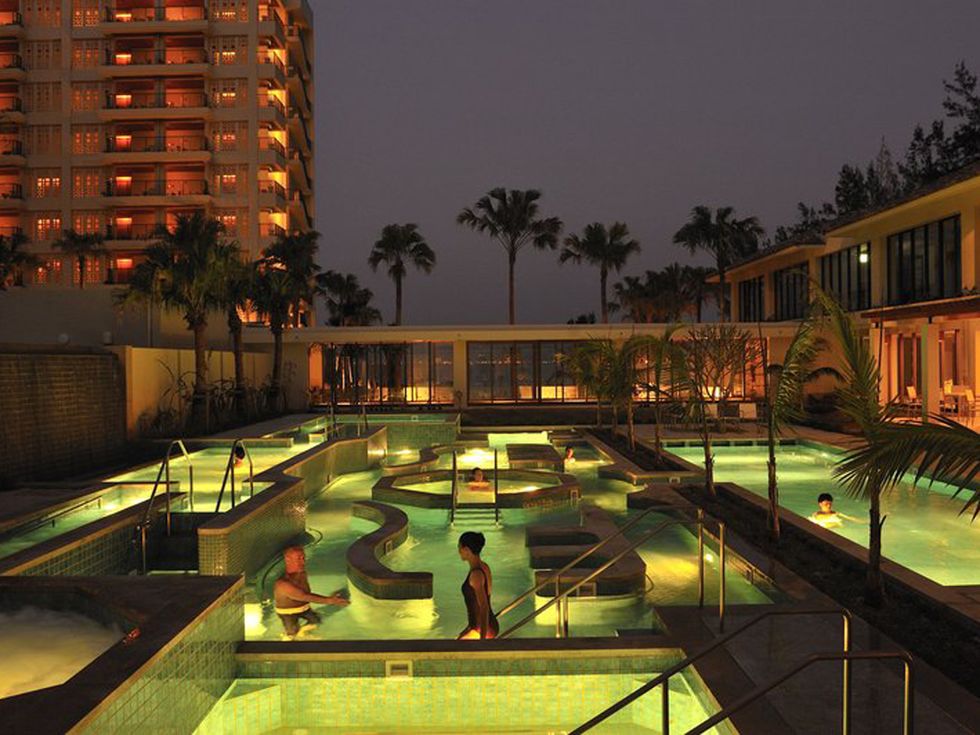 Swimming pool, Building, Resort, Architecture, Hotel, Condominium, Leisure, Reflecting pool, Night, Mixed-use, 