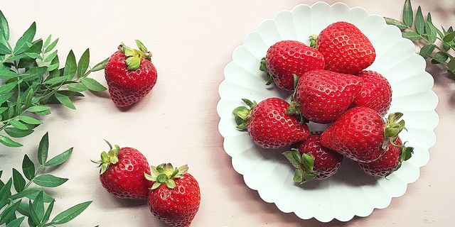 Food, Fruit, Natural foods, Sweetness, Produce, White, Red, Strawberry, Accessory fruit, Strawberries, 