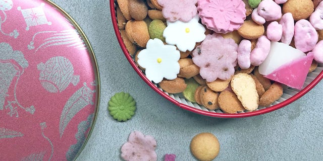 Sweetness, Dessert, Finger food, Snack, Aquatic plant, Baked goods, Confectionery, Recipe, Biscuit, Baking, 