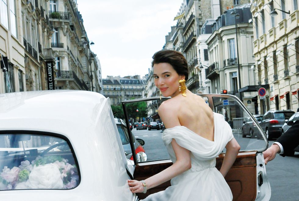 White, Motor vehicle, Photograph, Dress, Gown, Classic, Bride, Vehicle, Wedding dress, Car, 