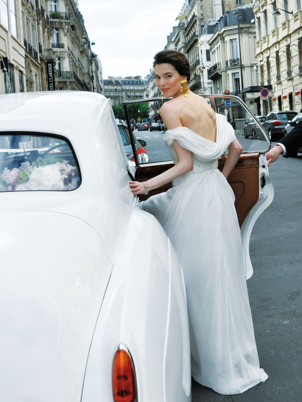 White, Motor vehicle, Photograph, Dress, Gown, Classic, Bride, Vehicle, Wedding dress, Car, 
