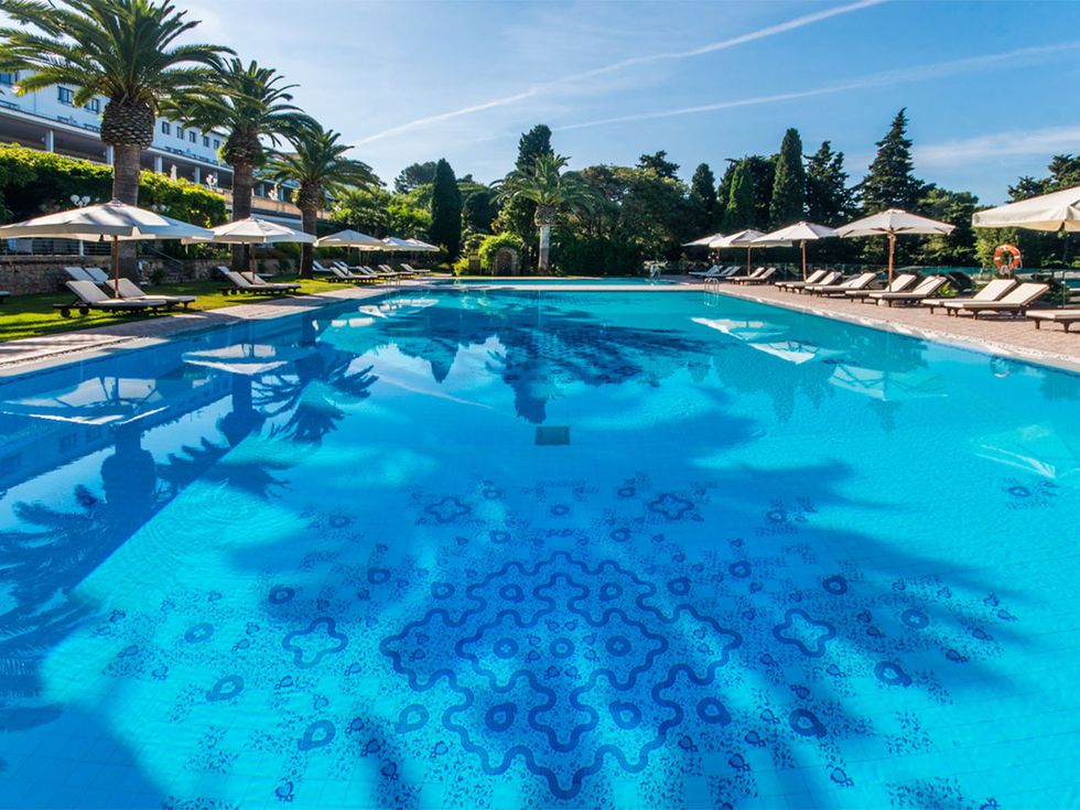 Swimming pool, Blue, Water, Resort, Tree, Aqua, Real estate, Azure, Resort town, Arecales, 