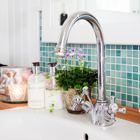 How To Clean Mould And Mildew How To Remove Mould And Mildew Stains