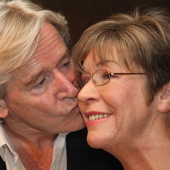 Stars Pay Touching Tribute To Anne Kirkbride - Coronation Street News