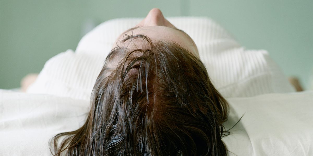 Is it bad to sleep with wet hair?
