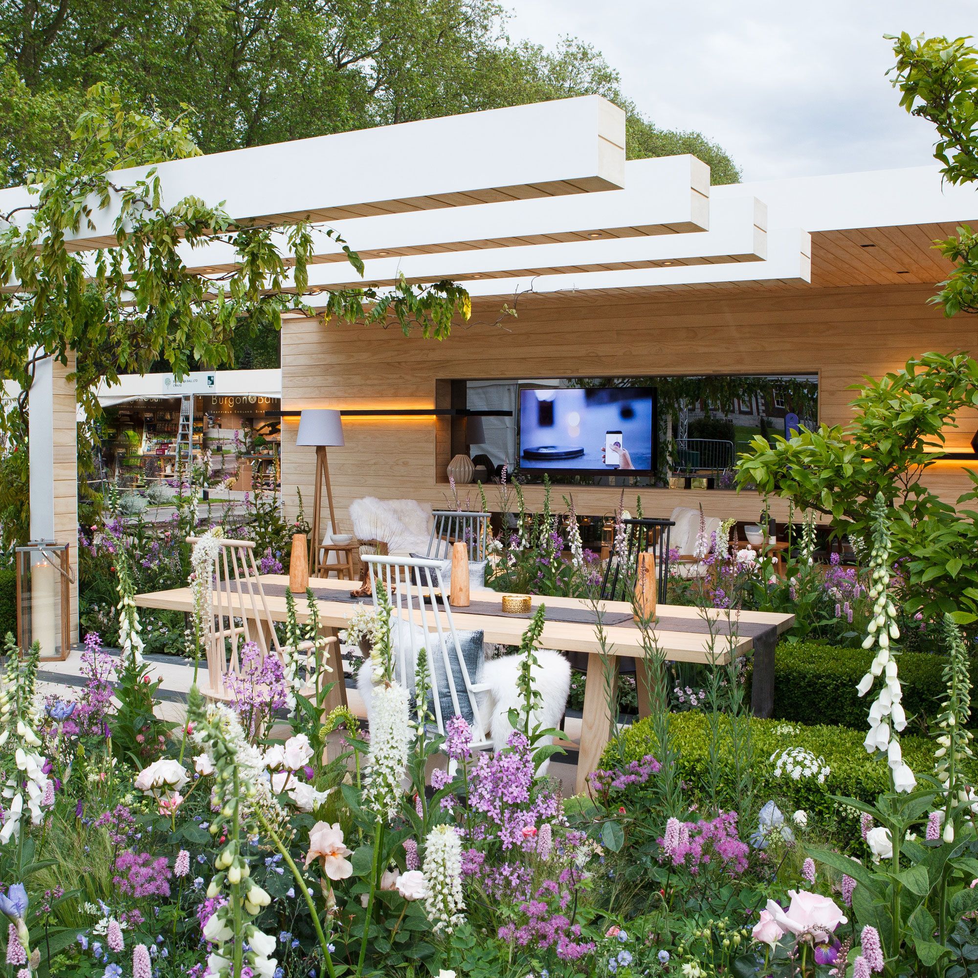 lg unveils a 'smart garden' at the chelsea flower show