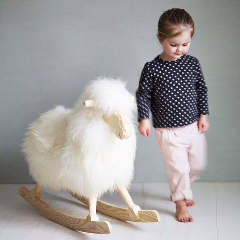 Textile, Standing, Floor, Bird, Flooring, Baby & toddler clothing, Beak, Feather, Fur, Foot, Textile, Standing, Floor, Bird, Flooring, Baby & toddler clothing, Beak, Feather, Fur, Foot,