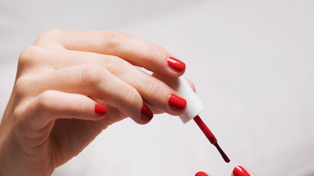 How to make nail polish dry faster - Cold water makes nail polish dry faster