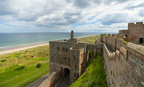 Body of water, Cloud, Coastal and oceanic landforms, Wall, Cumulus, Coast, Tower, Stone wall, Arch, Brick, 