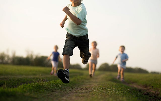 Mensen in de natuur, Foto, Plezier, Gelukkig, Gras, Kind, Recreatie, Rennen, Spelen, Joggen,