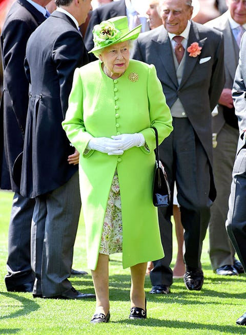 The Queen recycled a bold and bright outfit for the first day of Royal ...