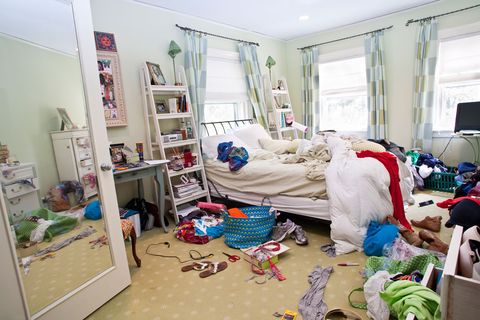 7 Things Decluttering Experts Never Have In The Bedroom