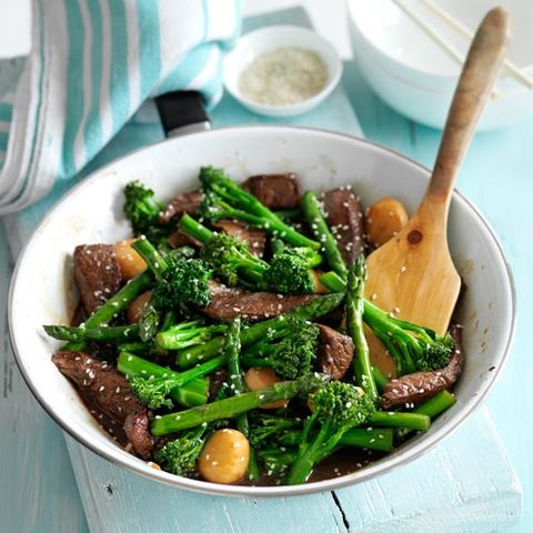 Steak and asparagus stir fry