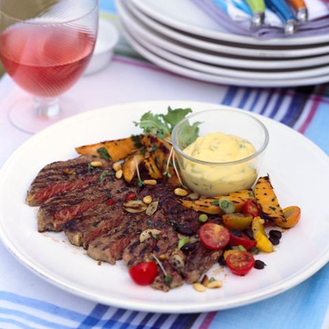 Rib-eye steaks with chilli béarnaise sauce