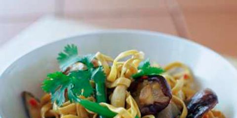 Mushrooms and green beans with noodles - Chinese recipes