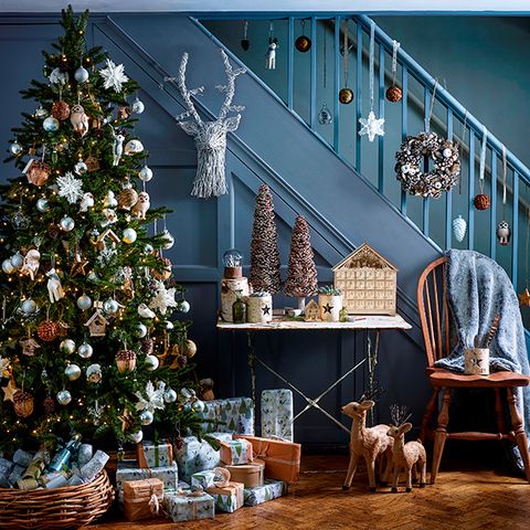 Christmas decoration, Event, Interior design, Room, Christmas tree, Interior design, Christmas ornament, Home, Holiday, Winter, 