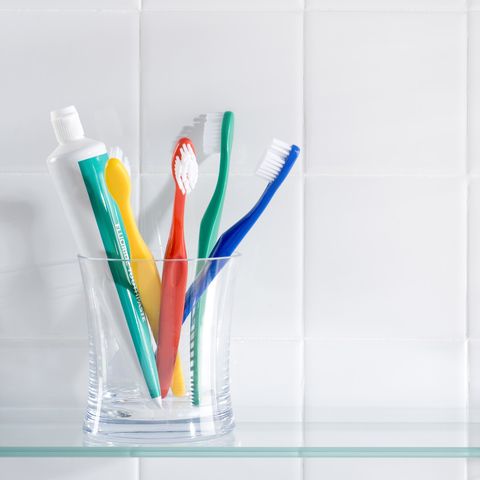 Brush, Glass, Plastic, Toothbrush, Stationery, Toothbrush holder, Transparent material, Natural material, Wire, Electrical supply, 