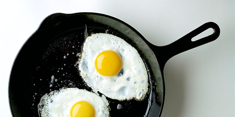 Dish, Fried egg, Food, Frying pan, Egg yolk, Ingredient, Pan frying, Egg, Frying, Egg white, 