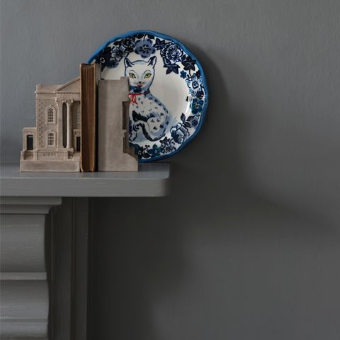 Wall, Blue and white porcelain, Porcelain, Dishware, Ceramic, Serveware, Paint, Shelving, Shelf, 
