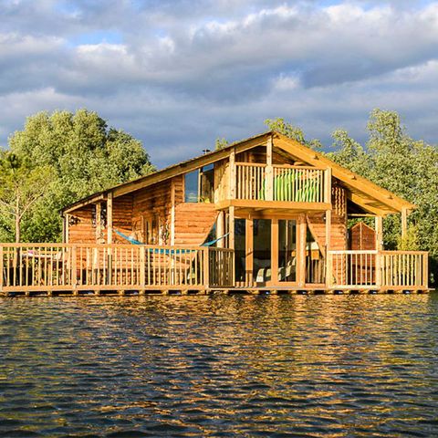 Wood, House, Real estate, Home, Roof, Porch, Lake, Cottage, Reservoir, Log cabin, 
