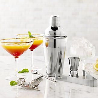 Drink, Product, Alcoholic beverage, Wine cocktail, Classic cocktail, Distilled beverage, Cocktail, Liquid, Bottle, Glass, 