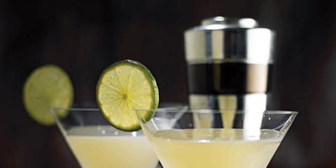 Drink, Ingredient, Tableware, Glass, Cocktail, Classic cocktail, Citrus, Lemon, Liquid, Fruit, 