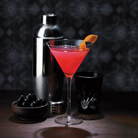 Liquid, Drink, Fluid, Drinkware, Alcoholic beverage, Glass, Tableware, Cocktail, Martini glass, Classic cocktail, 