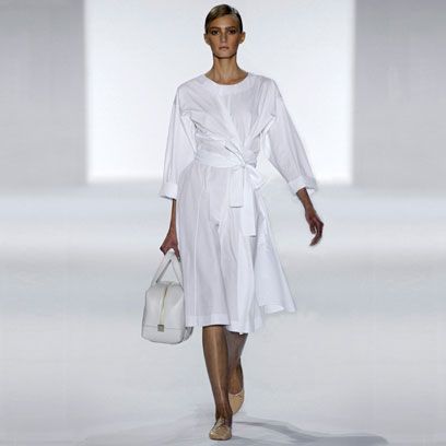 Sleeve, Shoulder, Textile, Joint, Bag, White, Style, One-piece garment, Dress, Fashion show, 