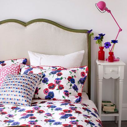 Blue, Room, Interior design, Wall, Bedding, Textile, Red, Furniture, Linens, Purple, 
