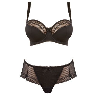 Black lace lingerie| What to Wear on a Night Out| Fashion