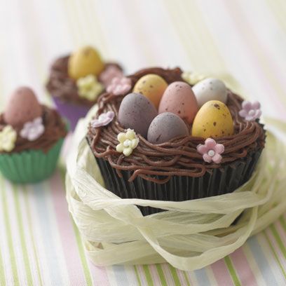 Bird nest, Food, Easter egg, Easter, Chocolate, Nest, Dessert, Sweetness, Chocolate truffle, Cuisine, 