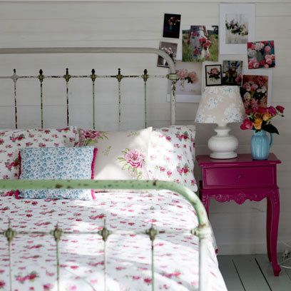 Room, Bed, Textile, Bedding, Pink, Interior design, Bedroom, Linens, Bed sheet, Furniture, 