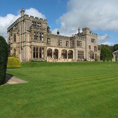 Estate, Building, Property, Mansion, Grass, Lawn, Stately home, House, Manor house, Castle, 