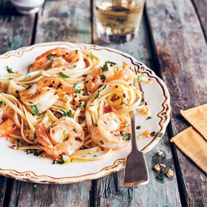 Pasta with shrimps, garlic and parsley recipe