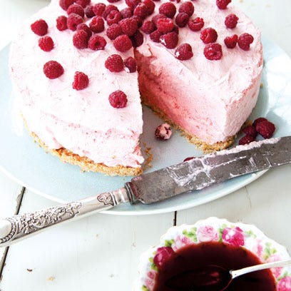 Annabel Langbein's strawberry cloud cake | Dessert recipes