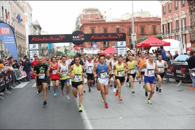 La partenza della Bari21 Half Marathon ( )