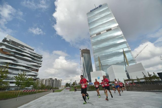 Torna il Salomon Running Milano per correre Milano in verticale