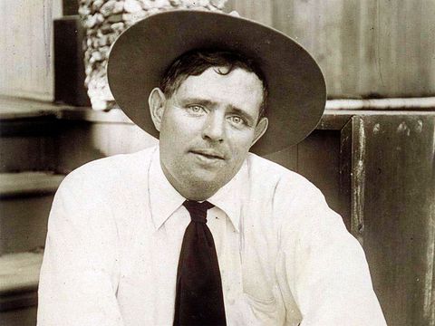 Jack London in november 1916, weken voor zijn dood aan uremische vergiftiging en een overdosis morfine op zijn Beauty Ranch in Glen Ellen, Californië.