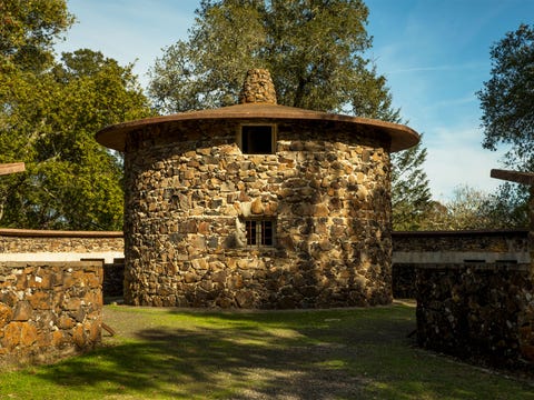 London wydał $3,000, aby zbudować Pig Palace.