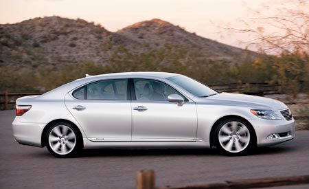 https://hips.hearstapps.com/amv-prod-cad-assets.s3.amazonaws.com/images/07q2/267363/2008-lexus-ls600hl-photo-4867-s-original.jpg
