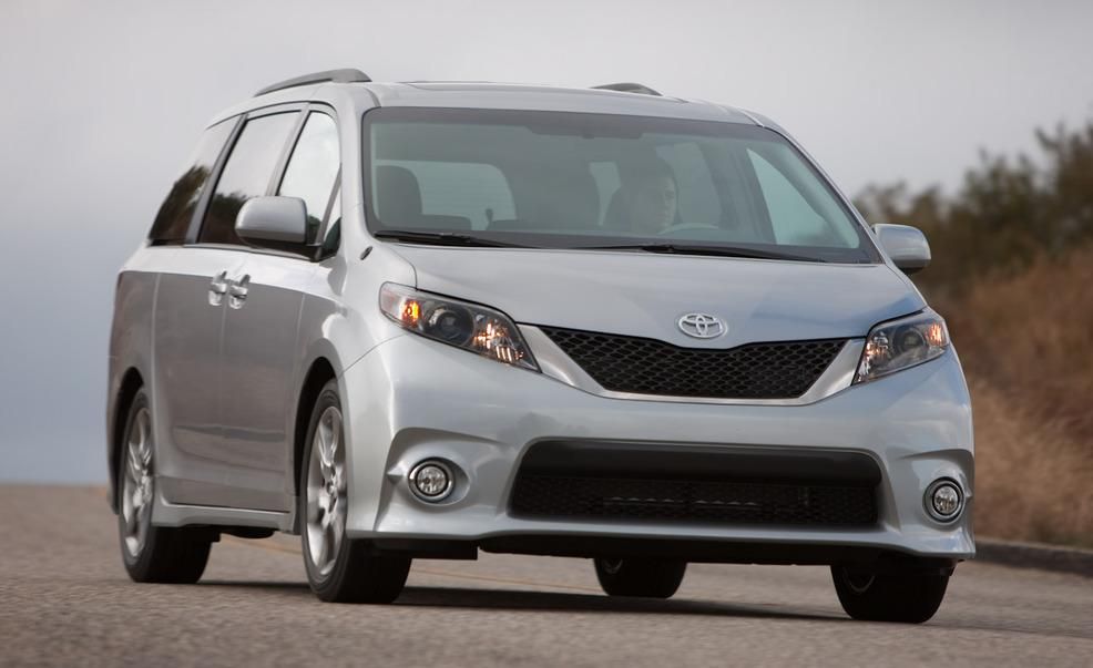 2011 Toyota Sienna SE Pictures | Photo Gallery | Car and Driver