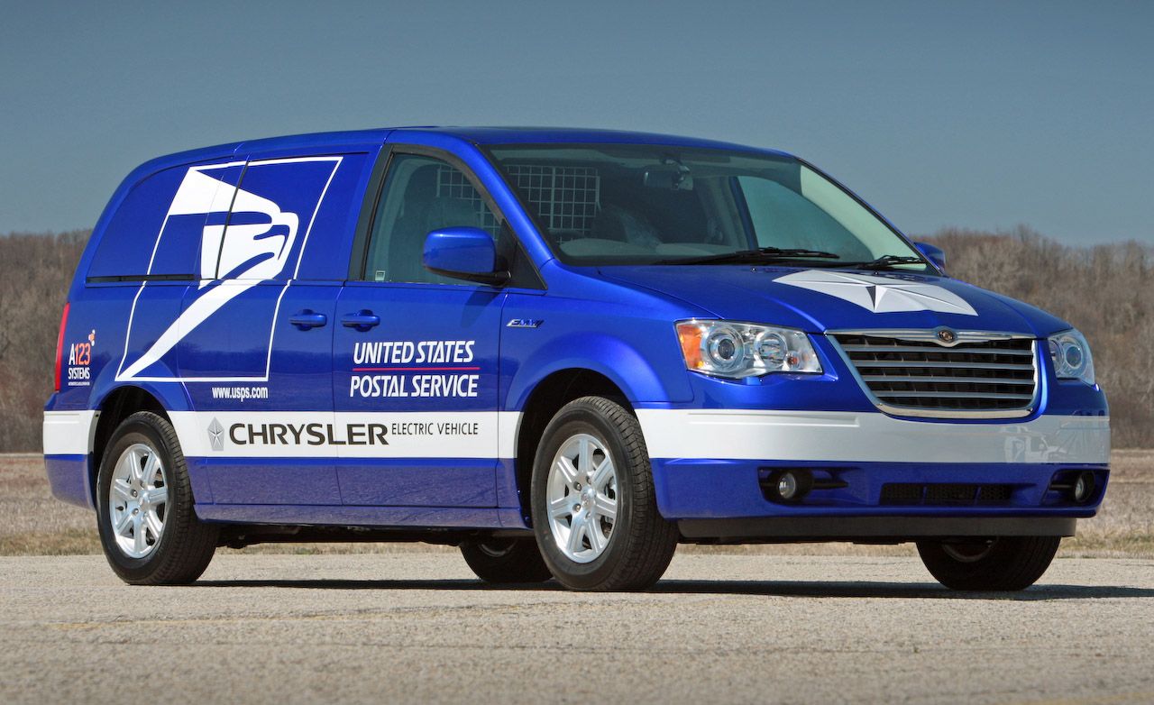 Chrysler to Offer Electric Town & Country Minivans to U.S. Postal Service