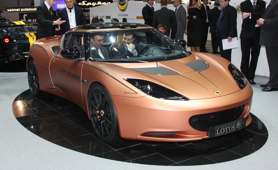 https://hips.hearstapps.com/amv-prod-cad-assets.s3.amazonaws.com/images/10q1/319791/lotus-evora-414e-hybrid-concept-photo-332342-s-original.jpg?crop=1xw:1xh;center,center&resize=900:*