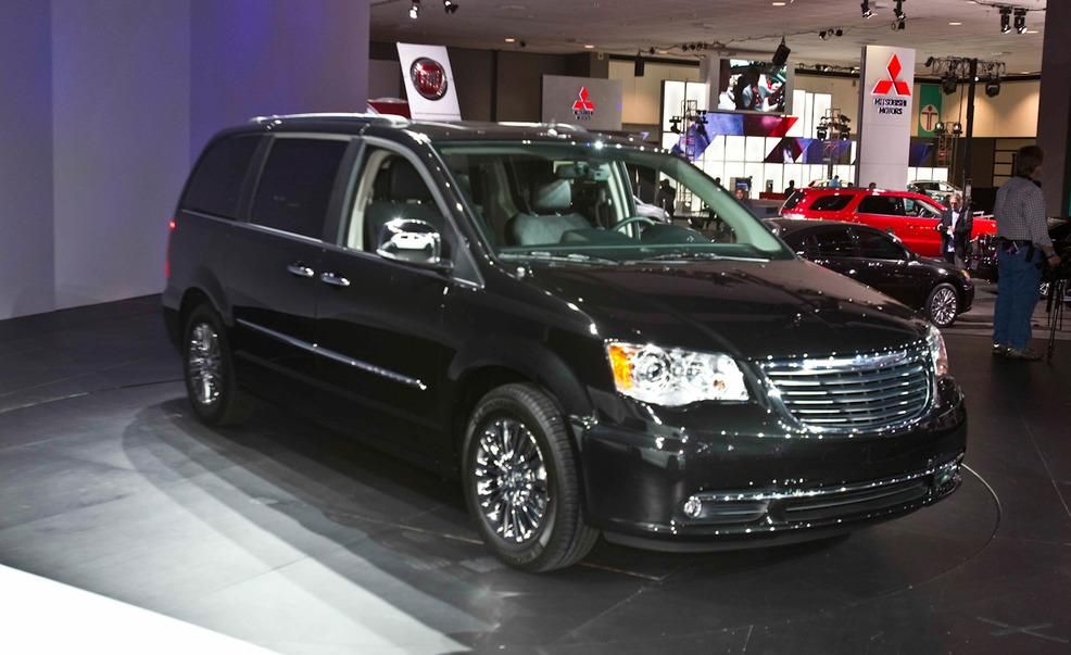 Chrysler Town Country Awd Auto Express 2017 Chrysler Town Country Pictures Photo Gallery Car And Driver