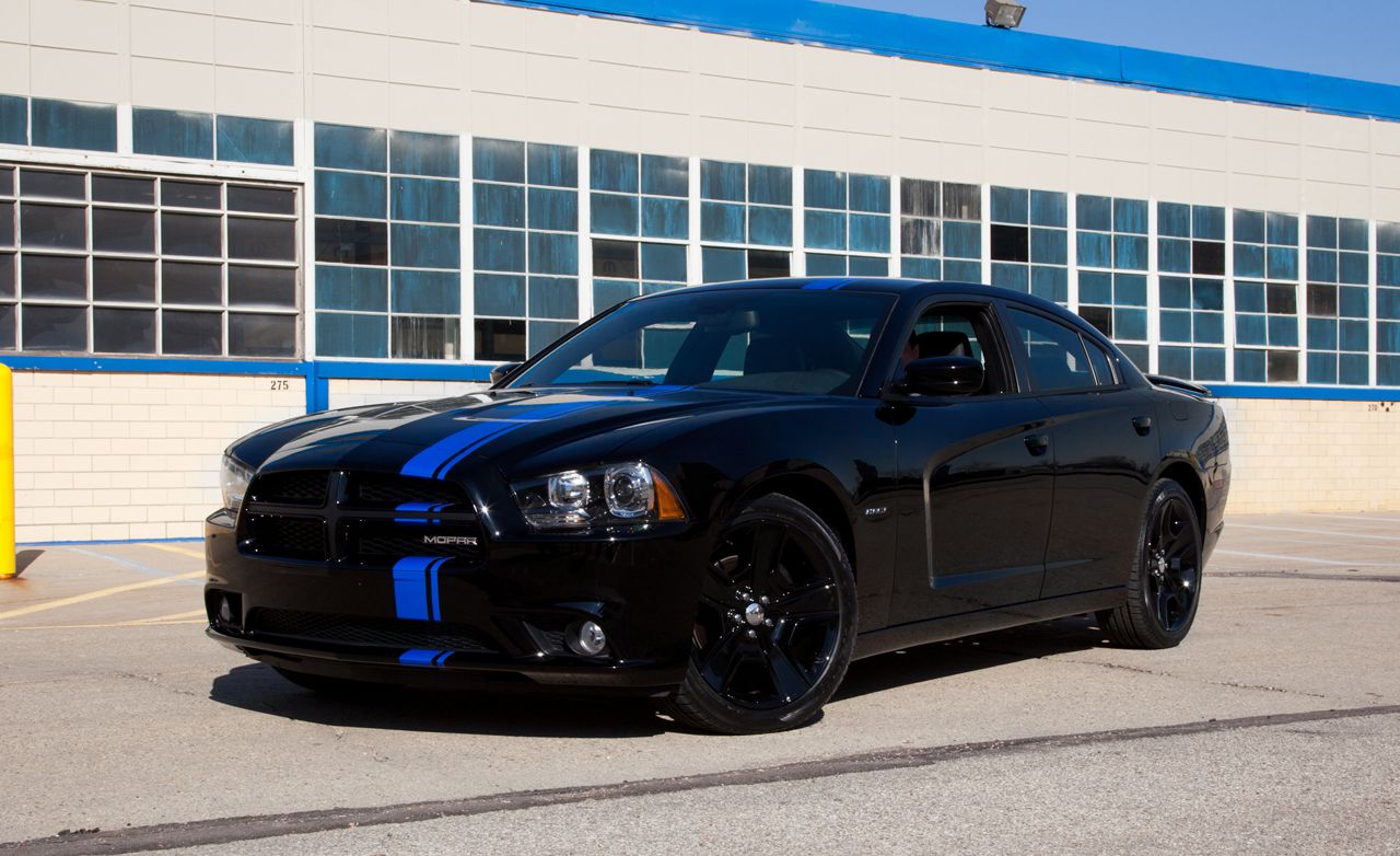 Dodge charger 2011 года