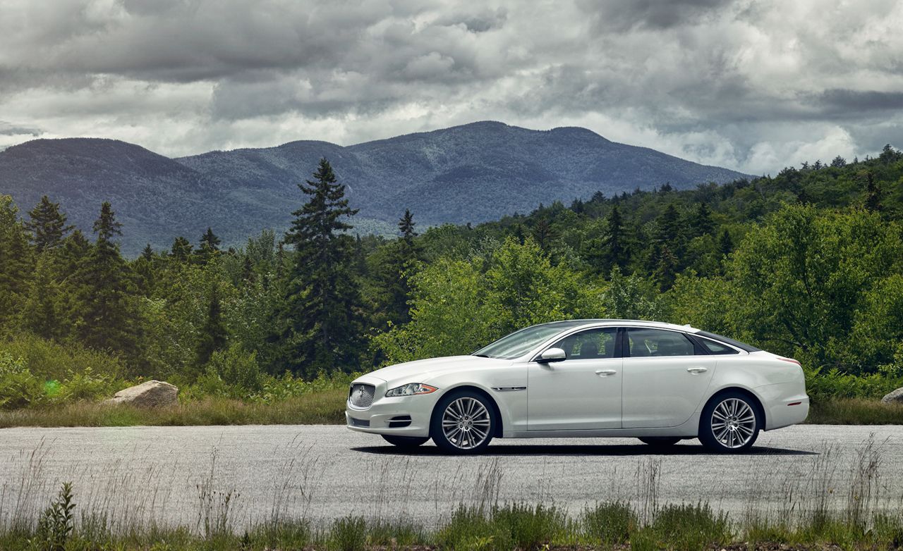2017 Jaguar Xj 3 0 V6 Test Review Car And Driver