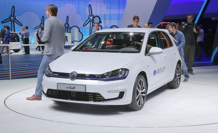 2015 Volkswagen e-Golf Photos and Info | News | Car and Driver